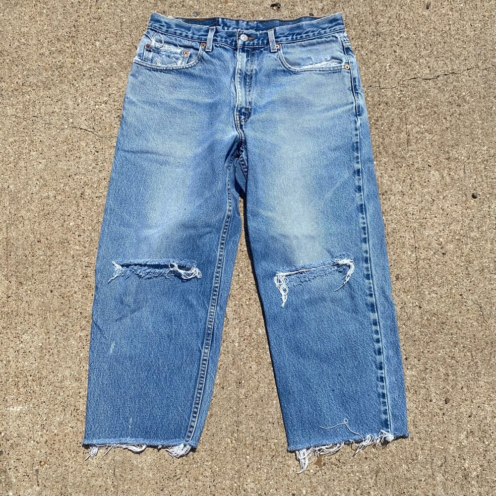 Vintage Levi’s 550 Cropped Jeans 32”